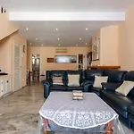 Beachside House בקתה *